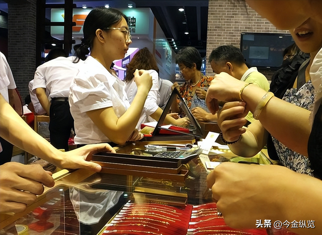 金银“过山车”惊魂！美联储左右全球资产	，普通人应该如何应对？