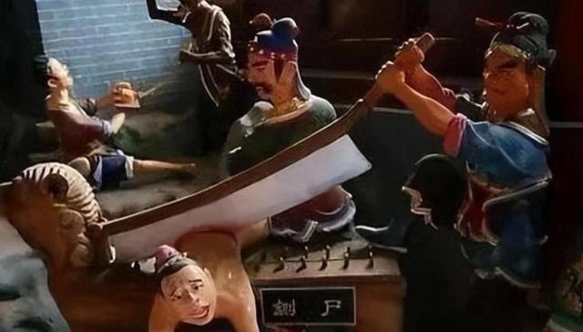 中国最后一个被腰斩的人，在地上打滚留下七个血字，从此再无此刑