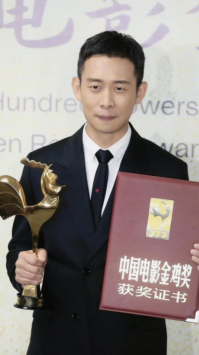 明明演技一般，却被捧成“老戏骨”，这12位演员终于现出原型了？