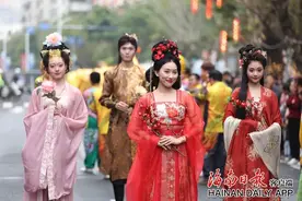 换花、舞龙表演、花灯巡游……海南各地“花式”闹元宵🤩图片