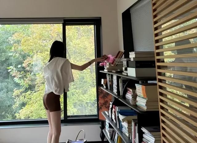 陈伟霆妈妈飞北京看孙子！婆媳第一次见面，何穗大胆拍辣照迎接！