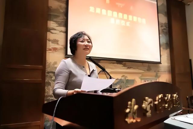 手握11万亩地皮，银行存七百多亿，她才是我国隐形“地产女首富”