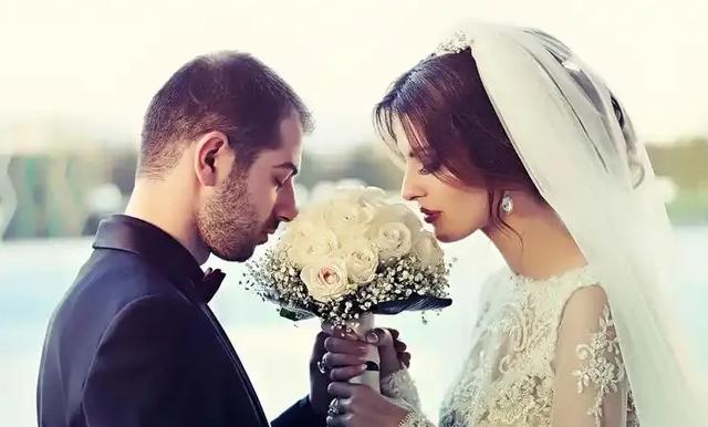 两性关系：男人要知道！女人无论多大年龄，都喜欢身边有个人陪着