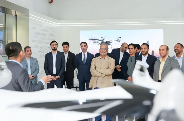 “阵风”惨败歼-10C，美国失算，阿联酋拒交保护费，或购歼-35？