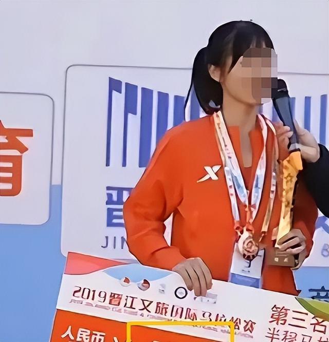 丈夫公开发声！官宣辞职才5天	，最快女护士竟走上了另一条上坡路