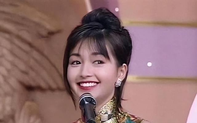 两次拒绝黎明，无视钟汉良示爱，被折磨20年后55岁的她憔悴成大妈