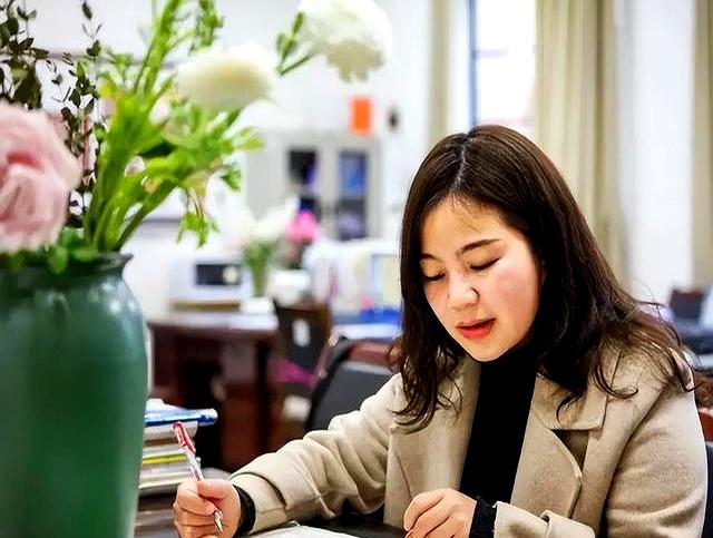 有教师资格证就能当老师吗？3个硬条件不过关，有证书也白搭