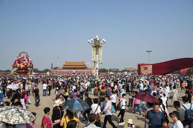 游客爆满却没人赚钱？今年黄金周的“假热闹”真相来了！