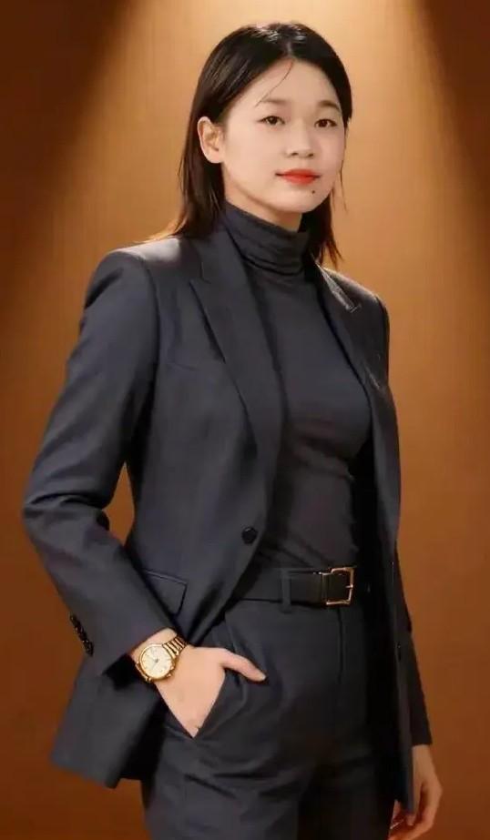 全红婵成了大姑娘又美又飒，成年后打扮一番	，竟然这么娇艳欲滴