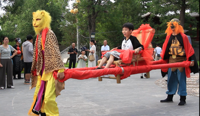 乡宁戎子酒庄夜游嘉年华璀璨启幕 西游IP赋能文旅融合新标杆