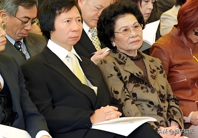 二个女儿惨死，三个儿子反目成仇，就算是首富也难换来家和万事兴