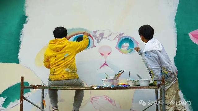 赶快去打卡！绵竹九龙镇绘制的大型墙画太出片了！