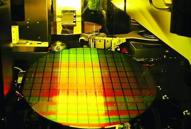 不用光刻机也能生产芯片？纳米压印技术的出现，到底靠不靠谱？