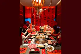 【简单高级的春节短句文案】烟火起 又一年 以岁月之名 祝你岁岁安澜图片