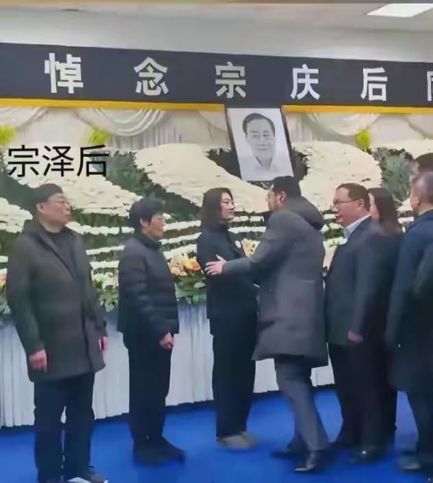 宗馥莉遗产再曝猛料：小儿子身份疑似反转，叔叔曝光宗馥莉的为人