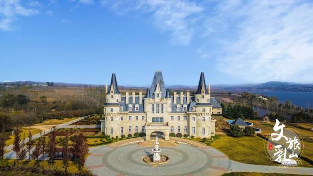 这条「五彩斑斓」的赏秋路线，把秋天都打包给你了！