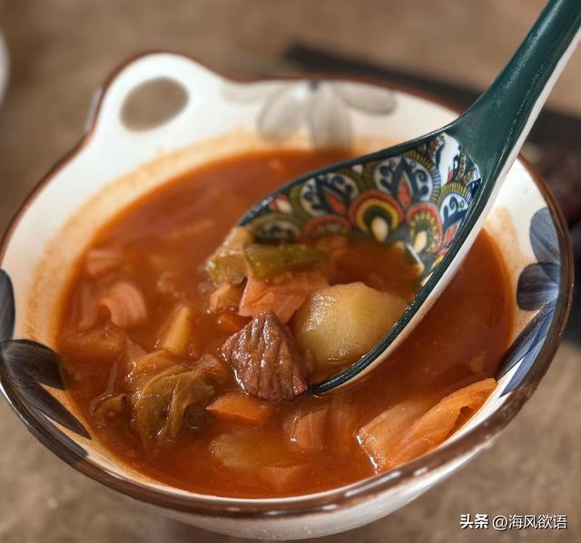 张含韵的旅行太馋人！额尔古纳撸串，恩和炫俄餐，看饿了