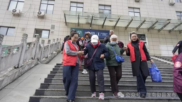 首趟！宝鸡至徽县旅游专列到站，千名游客沉浸式解锁“陇上江南”山水与美味