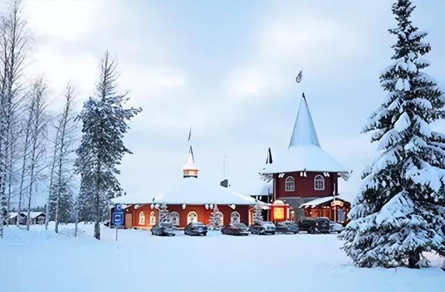 缺氧环境连呼吸都痛，这里生意却红火，这座边陲小镇藏着什么？