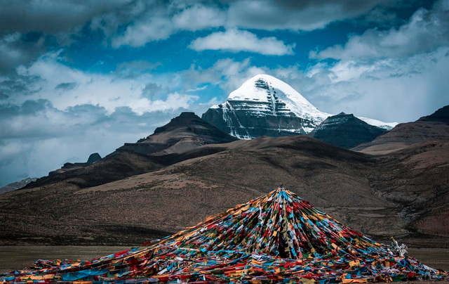 男子徒步齐云山失联第14日	，被当地猎户在悬崖处发现，家属：没有生命体征，正送医