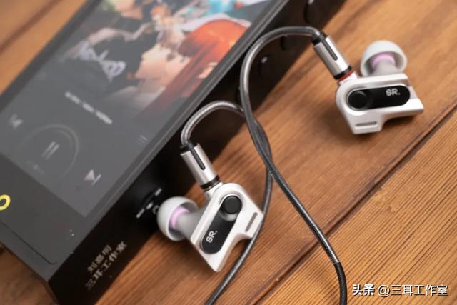 七彩虹 银参考耳塞：值得盲狙的声音、但仍建议听半小时再说