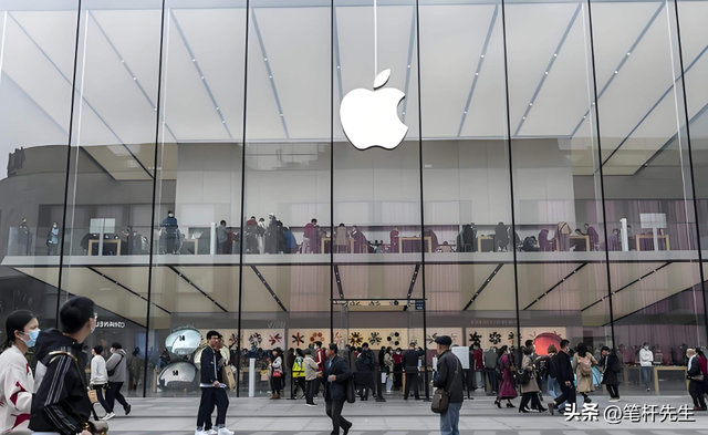 iPhone17虽然卖爆，苹果却陷流量焦虑，单靠手机难掩增长乏力