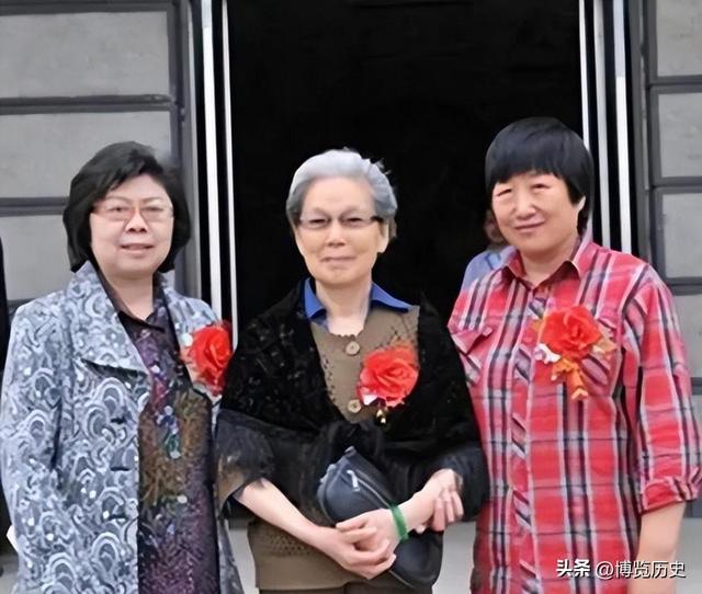 79岁的杨得志上将，迎娶小24岁的娇妻，新婚夜新娘子难以入睡