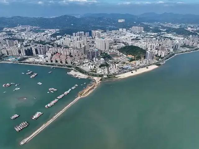 一座被潮汐反复雕刻且像一块被海水打磨千年的城市粤N广东汕尾市