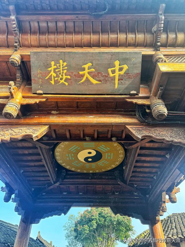 阆中古城的中天楼和张飞庙