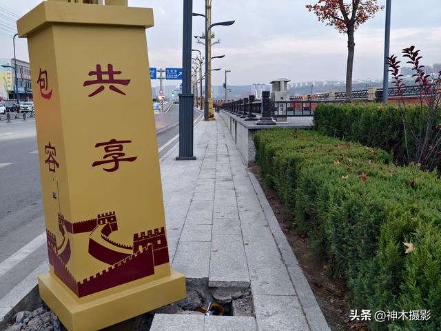 夜色里的神木市河堤，隐藏着不显眼的危险