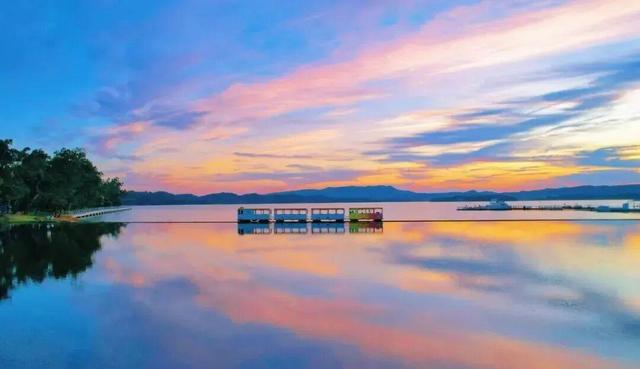 游在鹰潭｜学生搭子团秋季攻略！轻松玩转4大宝藏地「全球学子嘉游赣 奇绝鹰潭逍遥游」