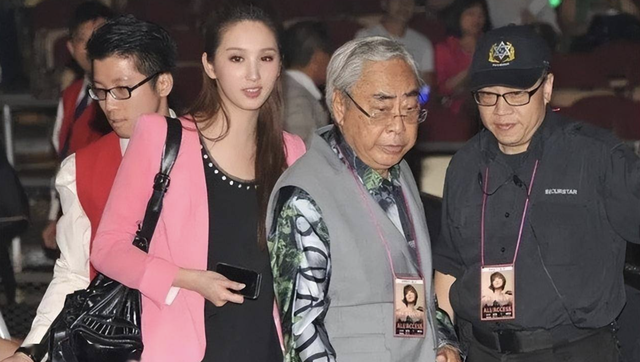 她曾是体操女神，退役后与大51岁的干爹谈恋爱，如今收获新的人生