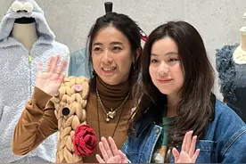 甘比带大女巡店 少女感十足似姐妹图片
