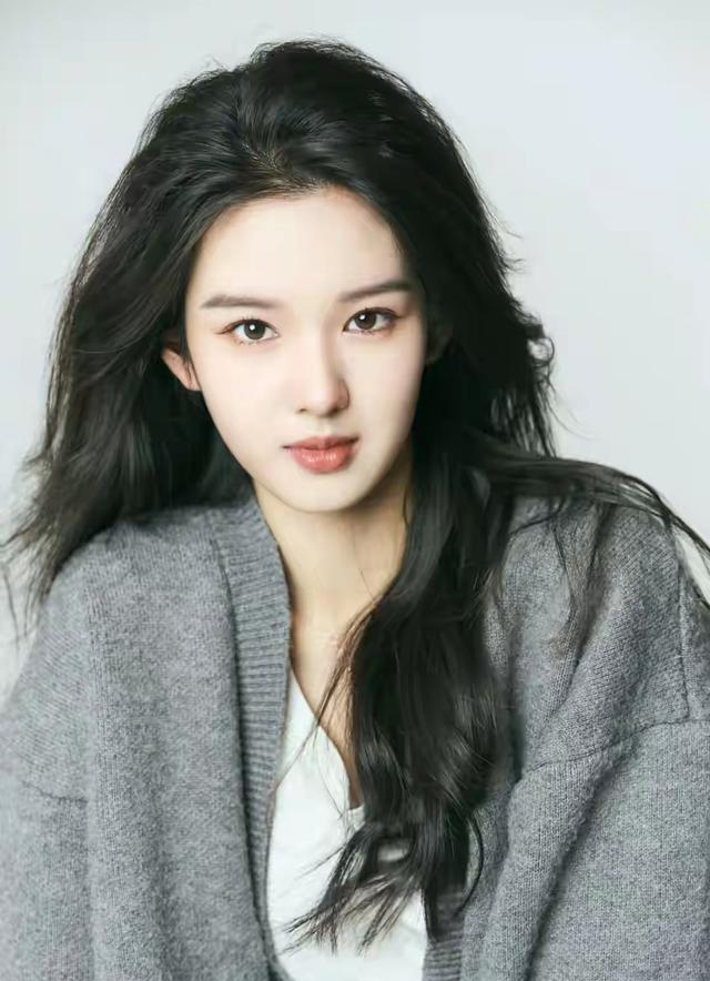 绝美写真：释放自我，展现青春的无限魅力！