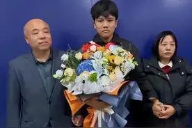 23年河北富豪寻子25年终团圆，将继承亿万家产，认亲现场令人泪目图片