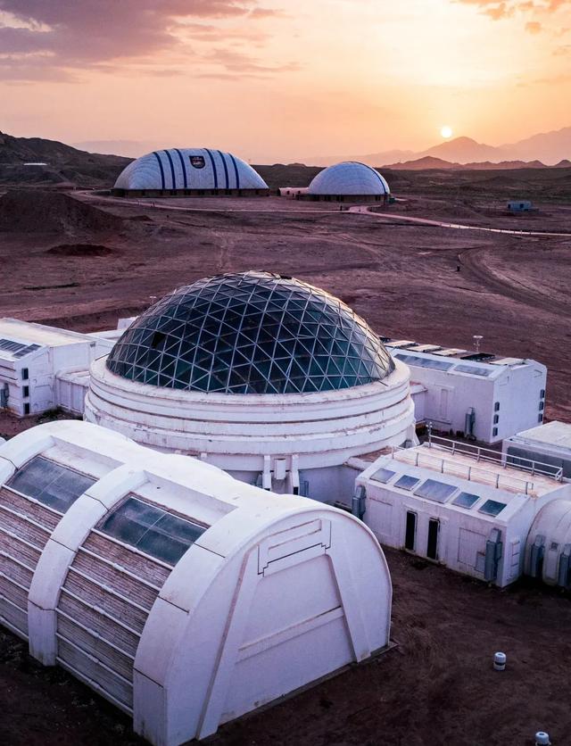 金昌：戈壁花海撞上火星秘境，这座西北小城颠覆你的想象！