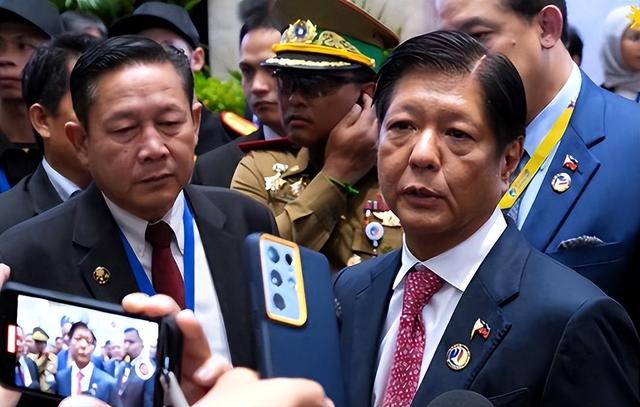 要动真格了，中国在南海集结20多艘舰艇，菲军叫嚣：这是战争行为