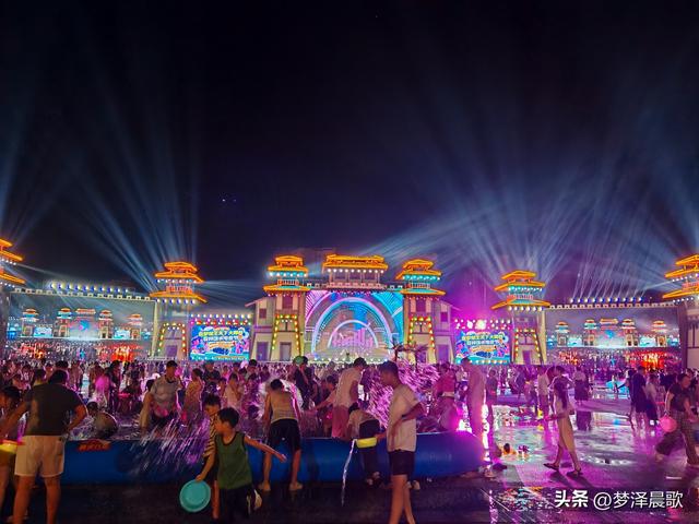 湖北：云梦举办首届花样泼水电音节