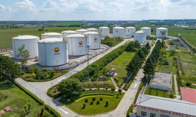 特朗普宣布，委内瑞拉出口中国石油加价2美元，中方：一桶也不买