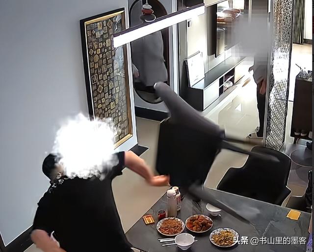 女子产后被丈夫殴打后续：特殊原因流出	，丈夫拒离婚，妇联已介入