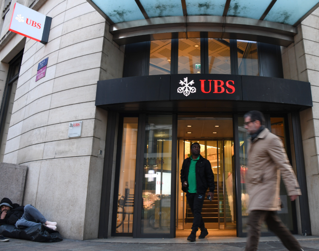 历史开了个玩笑，先倒下的不是乌克兰，而是百年中立的瑞士？