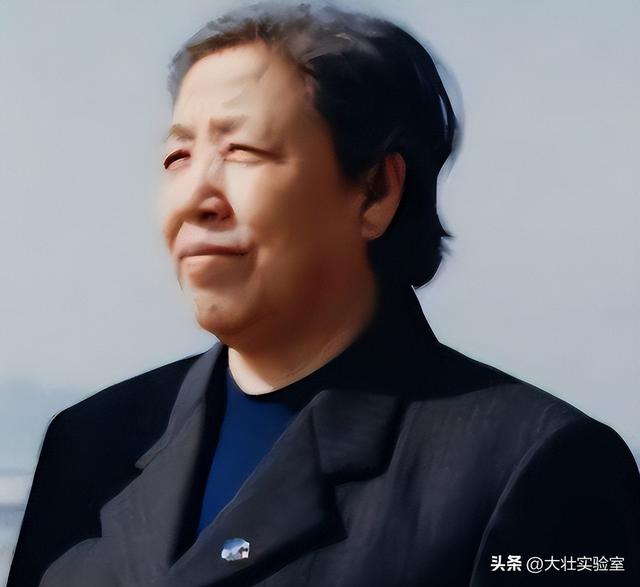 华国锋的夫人韩芝俊有多美？1961年的全家留影，30岁她端庄贤惠