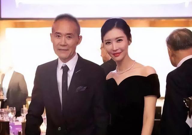 王石田朴珺婚变风波升级，女方整容前旧照被扒	，曾为王石跪式服务