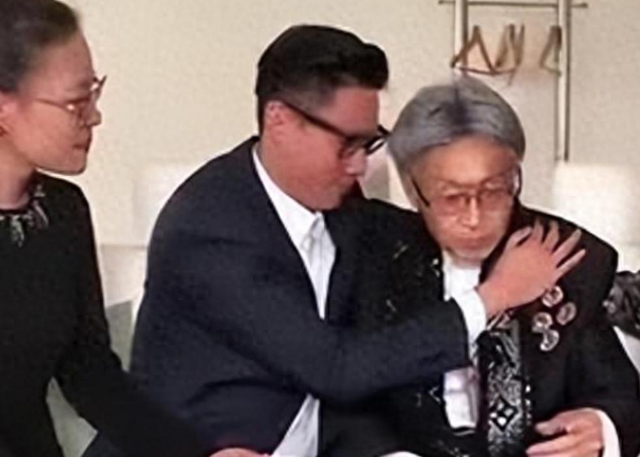 我国著名主持人赴瑞士安乐死，生前患胰腺癌，儿子：我非常后悔！