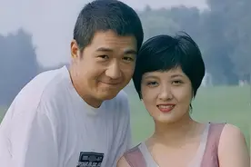 张国立的4个孩子，儿子是永远的耻辱，女儿们却个个优秀图片