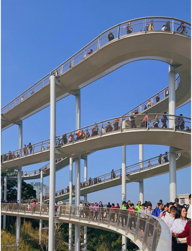 厦门山海健康步道悠然园段，这是网红螺旋坡道，周末漫步的好去处