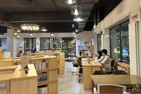 开启夜读模式！市民的“书式生活”丰富了图片