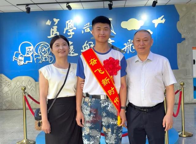 225名员工子女拿到奖学金，中通连续四年发放高考奖励