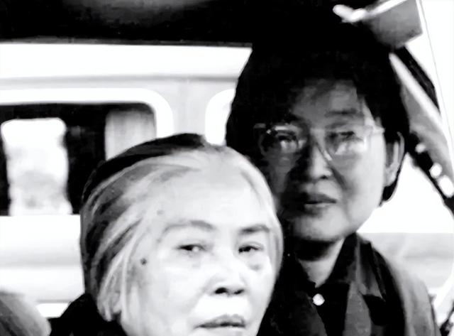 1979年贺子珍当选全国政协委员，向中央提出三个要求，中央：同意