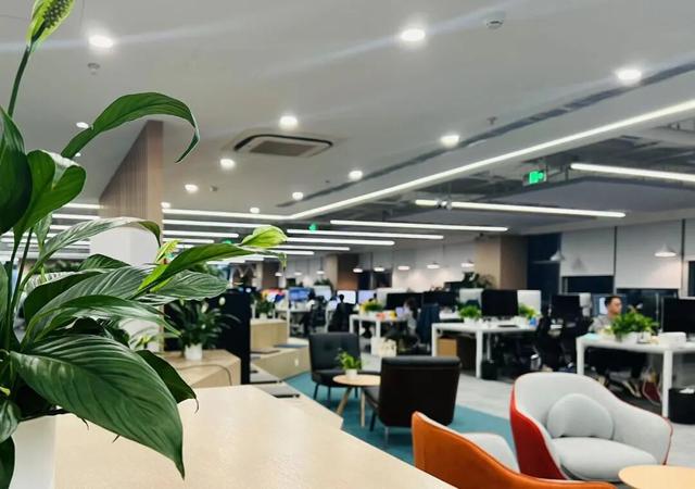 AI风口下的冷现实！智谱AI一边冲刺上市一边裁员，背后原因惊人